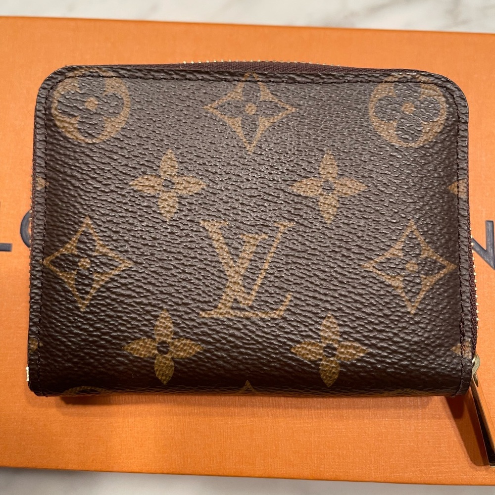 Authentic LV zippy Wallet in very good condition